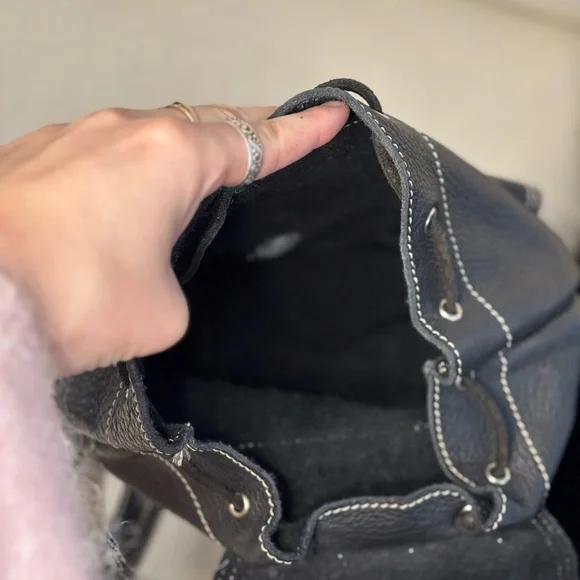 *SOLD* *RARE VINTAGE* Roots Black Genuine Leather Backpack - - Picture 4 of 4